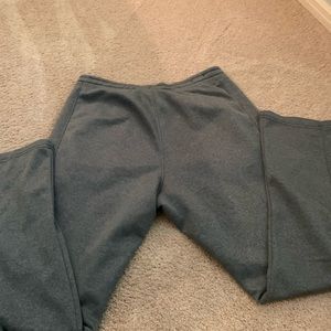 Men’s UA track/sweat pants in Large